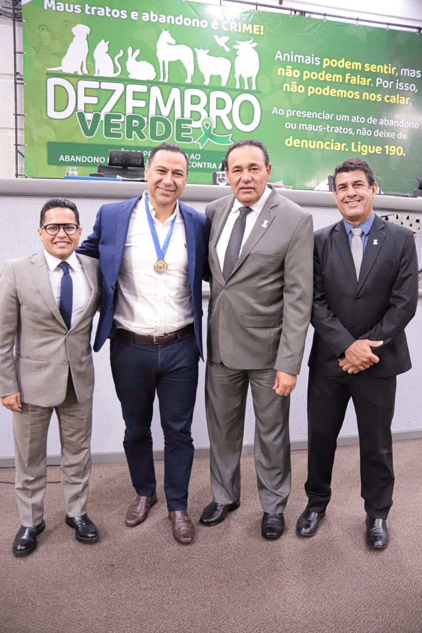 Andre Magrini receiving public recognition in Campo Grande
